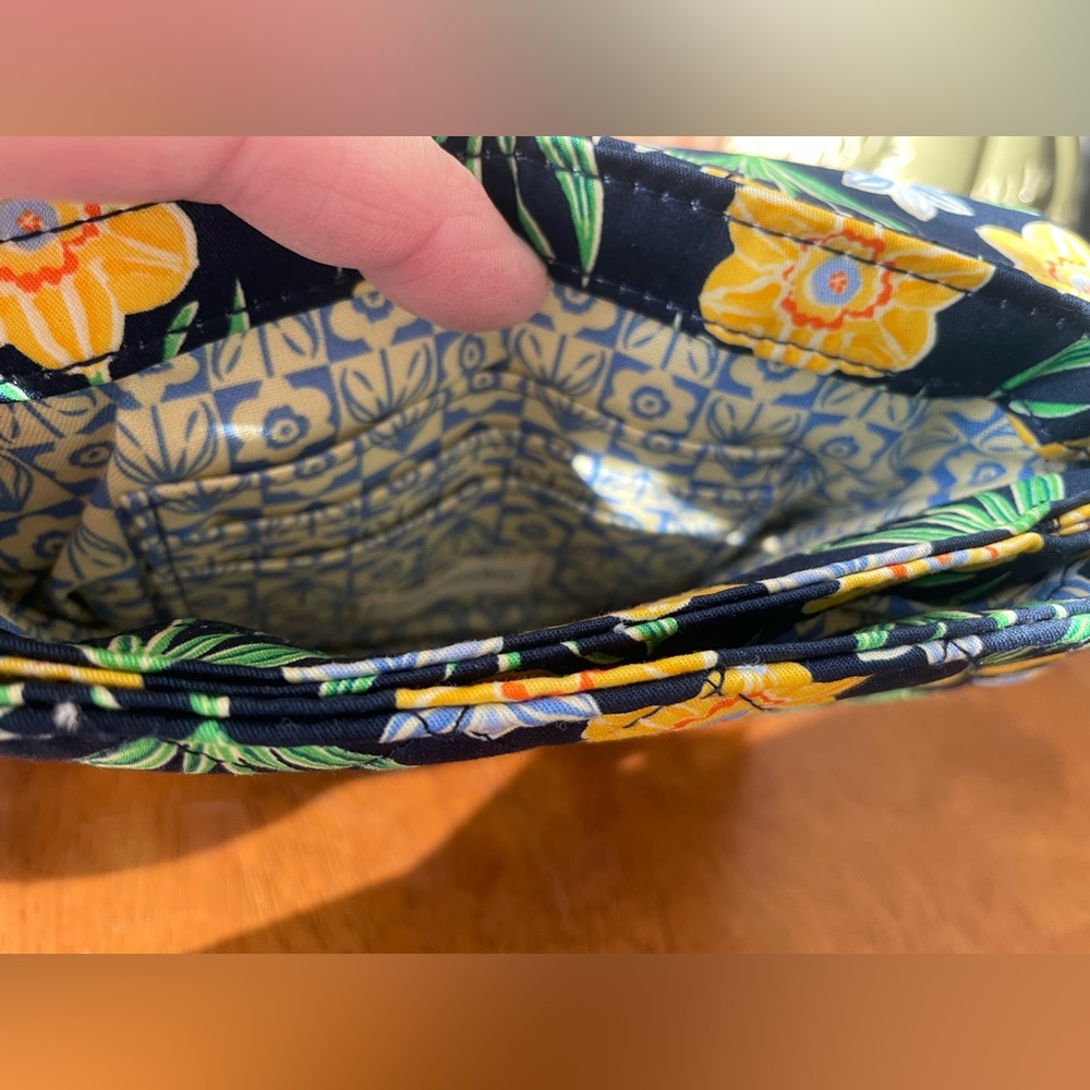 Vera Bradley Baird Hipster in Daffodil pattern, NWT - Picture 4 of 5